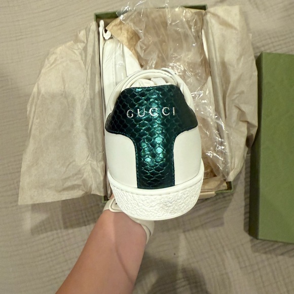 Gucci White and Green Sneakers - Picture 4 of 6